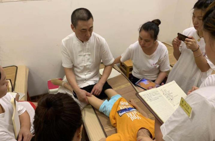 小兒推拿市場前景如何？零基礎可以入行嗎？