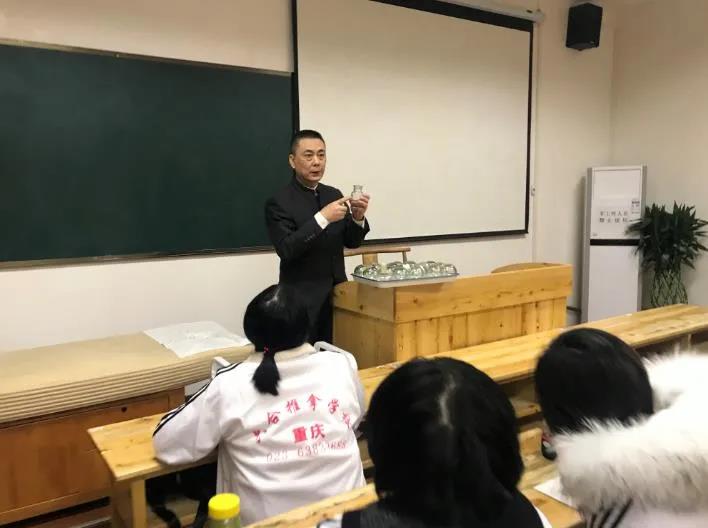 為什么推薦到重慶六合學(xué)校學(xué)習(xí)中醫(yī)適宜技術(shù)？