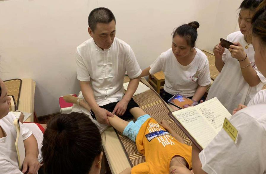 小兒推拿師市場前景，需要參加專業培訓嗎?