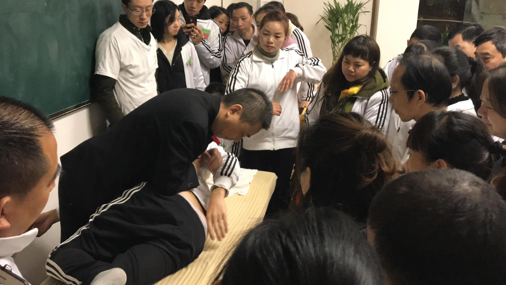 正骨推拿培訓(xùn)應(yīng)該如何選擇學(xué)校？